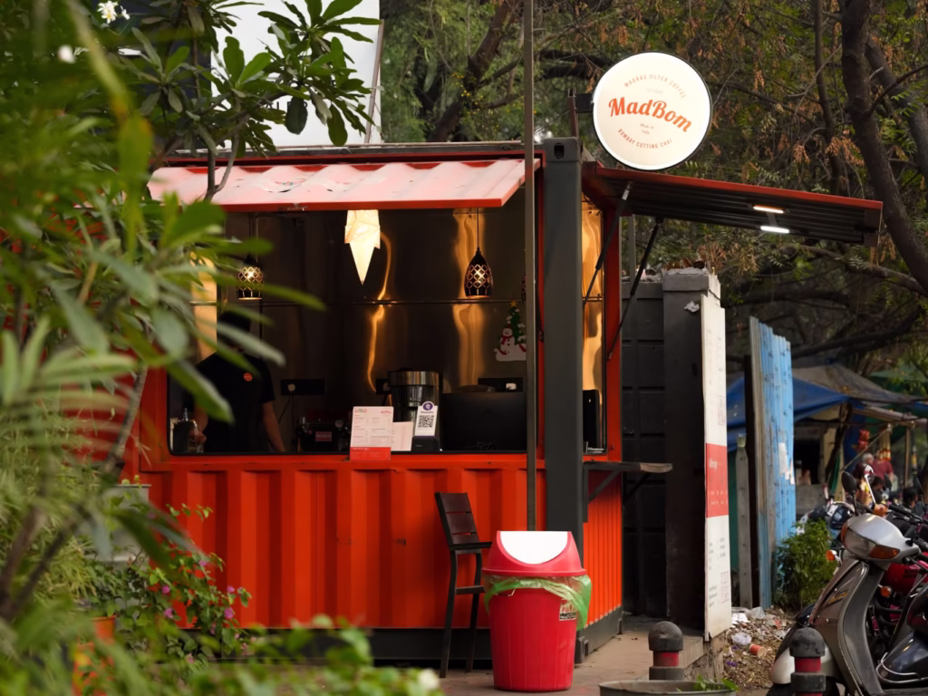 MadBom-Cafe